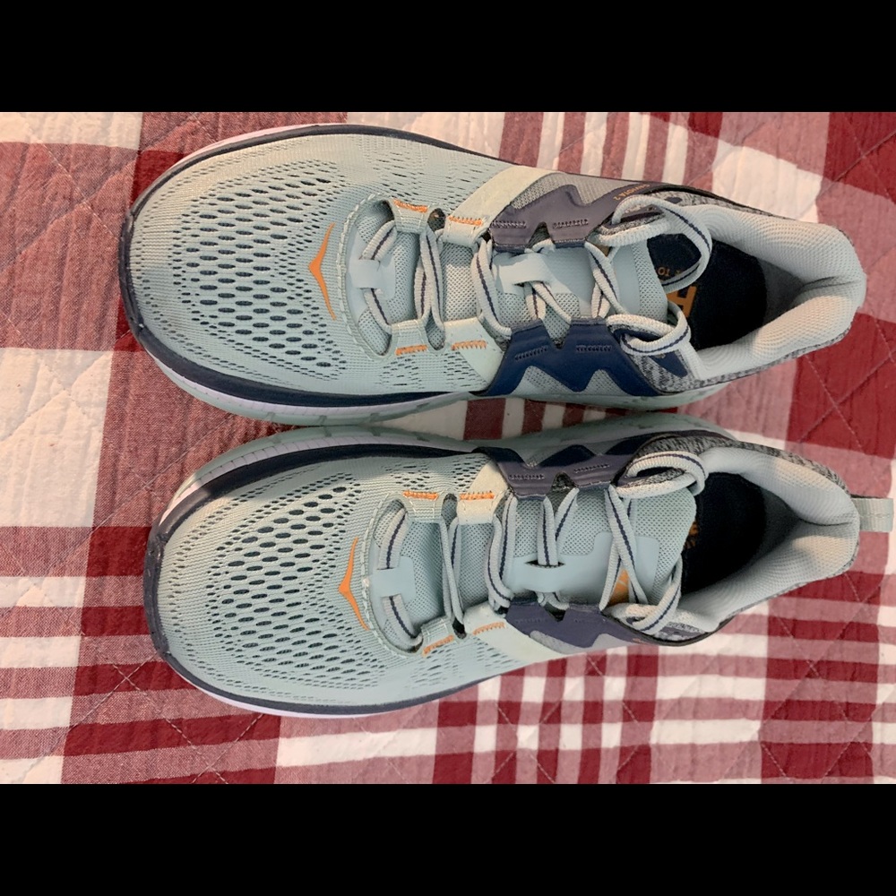 Hoka One One Women’s Gaviota Size 7.5 worn once.